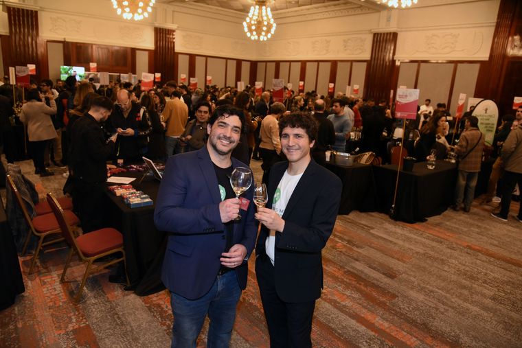 Los organizadores del encuentro de vinos orgánicos: Pancho Barreiro y Juan Pino. Los organizadores del encuentro de vinos orgánicos: Pancho Barreiro y Juan Pino.