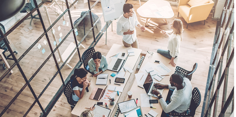 Co-working Estos nuevos multi espacios generan una interacción más dinámica durante trabajo en equipo, ya que al compartir espacios, uno interactúa continuamente con el otro aunque el otro no sea específicamente de su equipo.