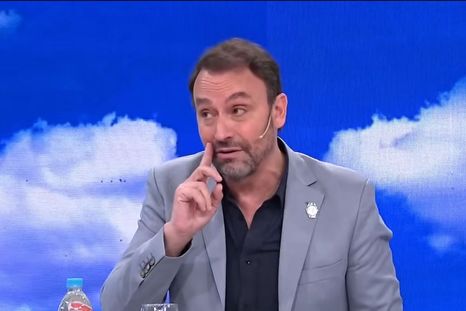 Una figura se hartó del jurado: la amenaza de un golpe en el famoso concurso culinario de Telefe. Una figura se hartó del jurado: la amenaza de un golpe en el famoso concurso culinario de Telefe.