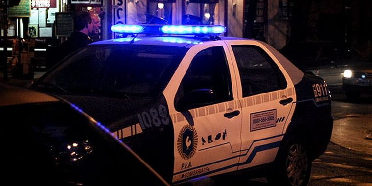 La policía sobre la calle Araujo al 800.