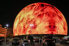 La esfera encendió sus luces exteriores por primera vez el 4 de julio y abrió sus puertas este viernes 29 de septiembre. Foto: GETTY IMAGES