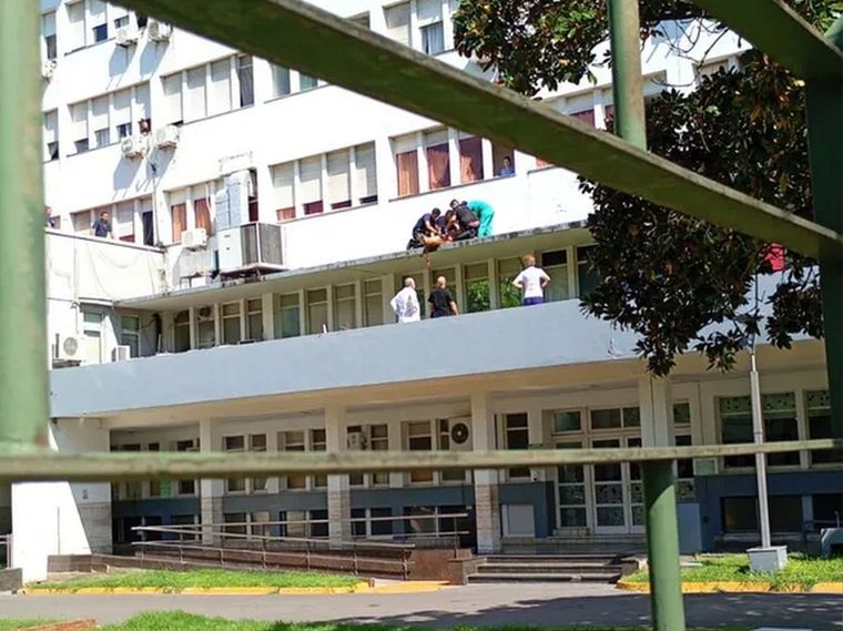 Conmoción en el Hospital Churruca: una paciente se arrojó al vacío y fue asistida de urgencia.