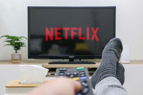Esta serie de Netflix está arrasando en varios países del mundo. Esta serie de Netflix está arrasando en varios países del mundo.