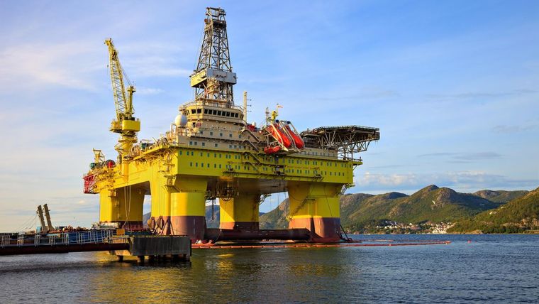 Noruega muestra una transición pragmática: financia parte de su economía verde con renta fósil, avanza por etapas y asume costos. Noruega muestra una transición pragmática: financia parte de su economía verde con renta fósil, avanza por etapas y asume costos.