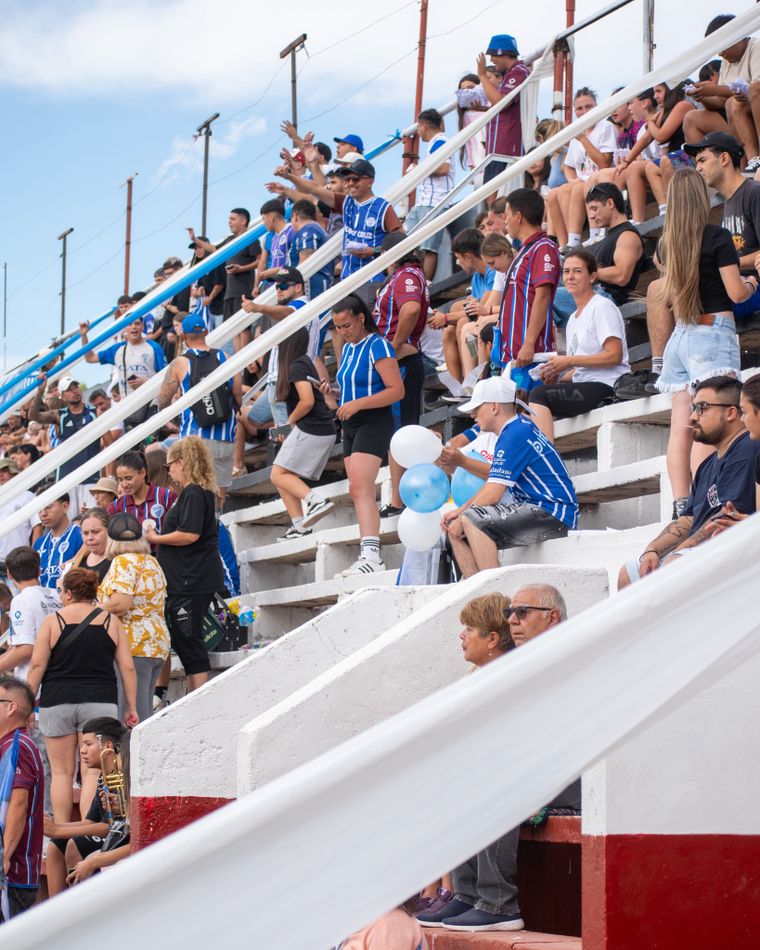 Los hinchas de Godoy Cruz se habían ubicado en el sector este para presenciar la final. Los hinchas de Godoy Cruz se habían ubicado en el sector este para presenciar la final.