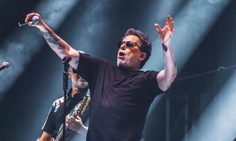 Andrés Calamaro está de vacaciones en Río de Janeiro con su nueva novia El cantante está pasando un muy buen momento personal Foto: @a_calamaro