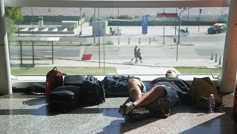 El paro de aeronáuticos otra vez mantiene de rehenes a los pasajeros. Foto: Noticias Argentinas