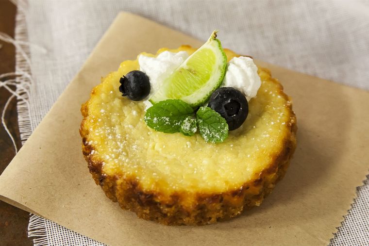 Receta con ricota, limón y hierbas frescas en versión rústica. Receta con ricota, limón y hierbas frescas en versión rústica.