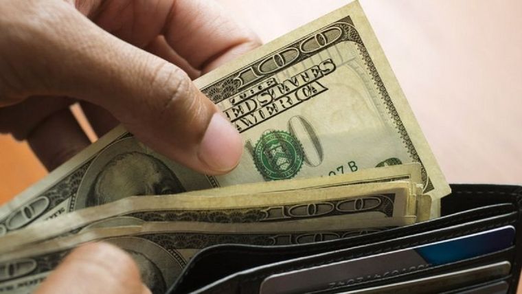 El dólar blue cotiza 41 pesos más hoy que el 29 de diciembre de 2020. Foto: Getty Images