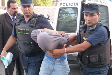 MDZol | El presunto criminal llegando a Contraventores. Foto: Ministerio Seguridad