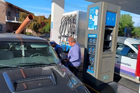 La venta en los surtidores mostró una caída considerable durante el mes de febrero. Foto: Walter Moreno/MDZ