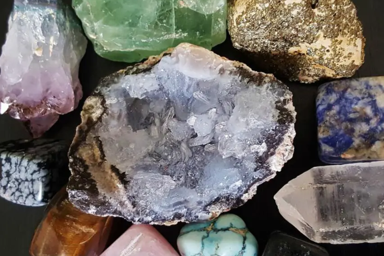 Las piedras energéticas pueden ayudarnos a mantener una energía positiva durante nuestros viajes. Foto: Pixabay - pixabay.com