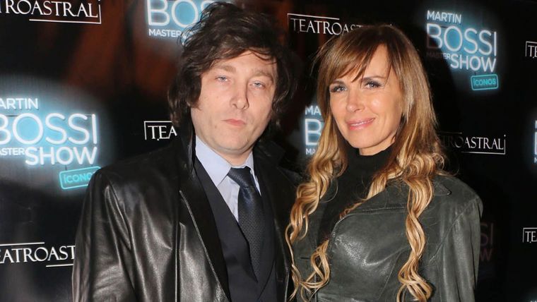 Javier Milei junto a la cantante Daniela Mori.