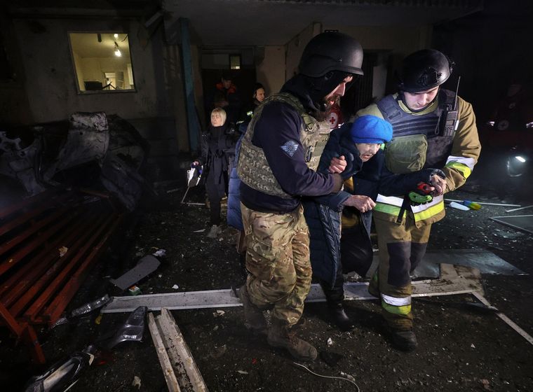 Continúan los combates entre ambos bandos: el ataque con drones rusos en Járkov el 19 de noviembre dejó decenas de residentes heridos.