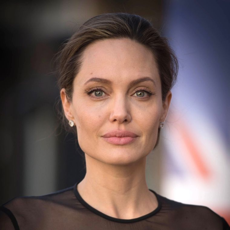 Angelina Jolie nos deja tres looks que guardaremos para todos los días de la semana Foto: Glamour