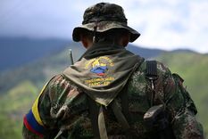 Un miembro del frente Carlos Patiño, al que Petro acusó de ser el responsable de la muerte de 13 policías en un ataque con drones.