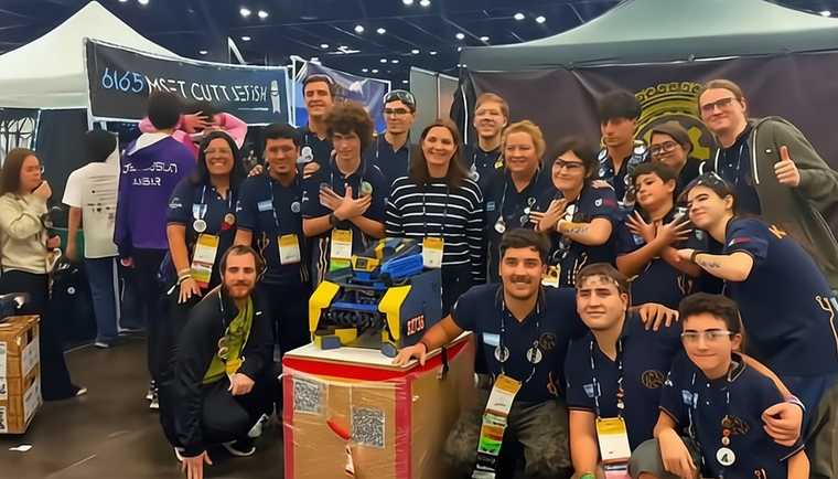 El equipo Kondor fue premiado en Houston por su innovación en diseño y creatividad aplicada en robótica.