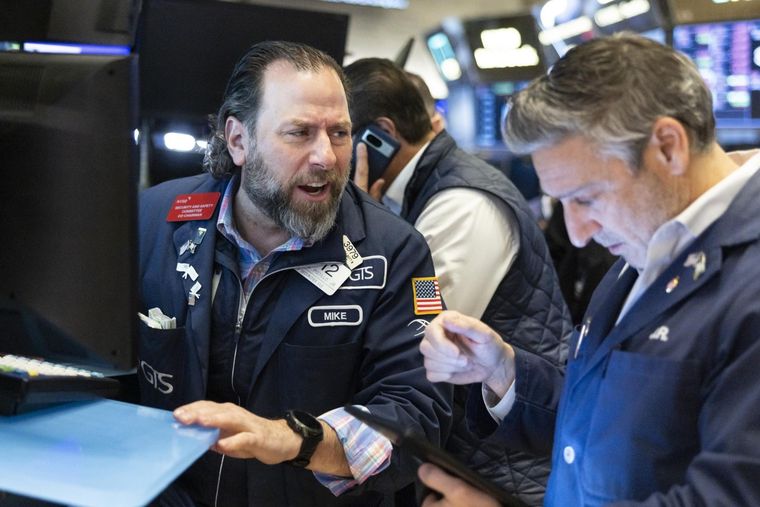 Los mercados internacionales comenzaron a rebotar este miércoles tras la decisión del presidente de Estados Unidos. Foto: EFE