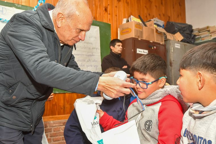 Más de 60 niños mendocinos estrenaron anteojos gracias a un programa de salud visual &nbsp;