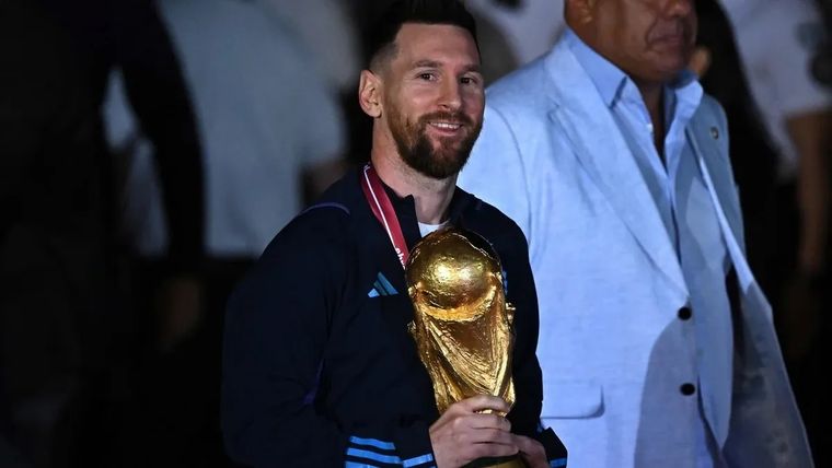 Messi con la Copa del Mundo. Foto: @Argentina