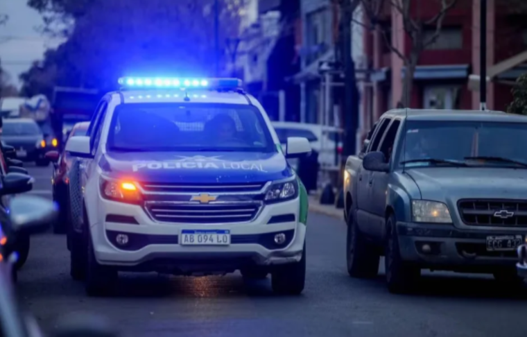 Luego de asesinar al primo del joven al que había atropellado, el policía quiso fugarse nuevamente pero fue detenido.