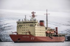 El Rompehielos ARA Almirante Irizar (Q-5) fue adquirido en 1978 por la Argentina para operar como buque hospital, de rescate y de abastecimiento. Foto: Argentina.gob.ar