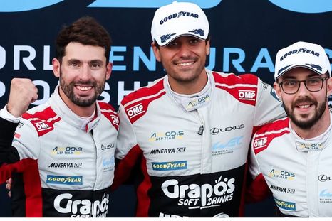 Pechito López {izquierda) celebró su primera victoria en LMGT3 con el equipo Lexus en San Pablo. Pechito López {izquierda) celebró su primera victoria en LMGT3 con el equipo Lexus en San Pablo.