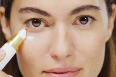 La crema de contorno de ojos que todas quieren Foto: Youtube