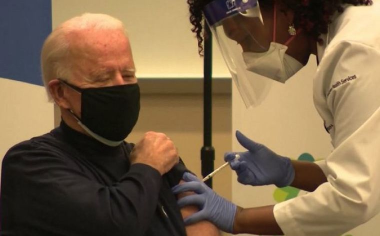 Biden se vacunó contra el coronavirus antes de Navidad.