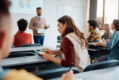 La inteligencia artificial detecta carreras poco visibles con alta demanda laboral.