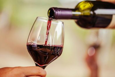 MDZol | Es necesario limpiar las copas de vino después de cada uso, especialmente cuando se cambia entre diferentes vinos. Foto: MD Anderson Cancer Center