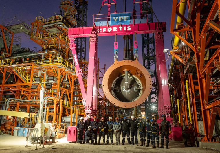 El reactor de Impsa fue instalado en la refinería de YPF