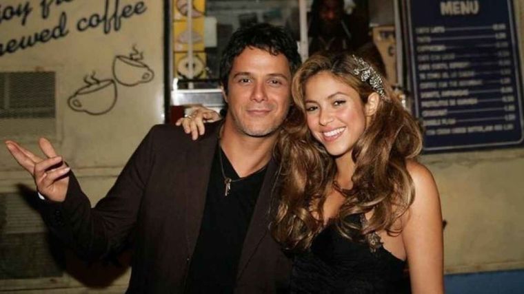 Alejandro Sanz anunció una nueva colaboración con Shakira y volvieron los rumores sobre la supuesta relación sentimental entre ambos artistas.