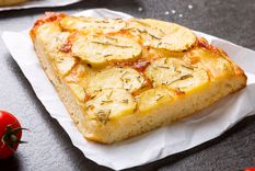 Focaccia de papa y romero Una receta clásica de Italia para hacer en pocos pasos. Foto: Shutterstock