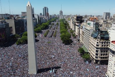 MDZol | El triunfo en el mundial fue el cauce para un hambre y una sed de celebración que estaba contenida en las mil preocupaciones del pueblo argentino.  Foto: TELAM