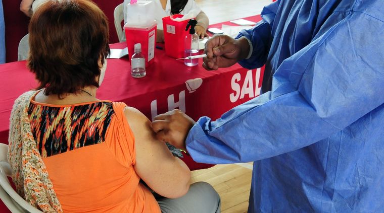 El ritmo de vacunación bajó en los últimos siete días Foto: ALF PONCE MERCADO / MDZ
