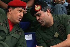 Baduel con Hugo Chávez en 2006. Foto: GETTY IMAGES