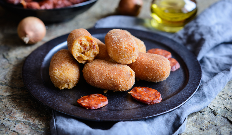 Deléitate con el sabor único de estas croquetas de patata y chorizo Foto: Shuterstock