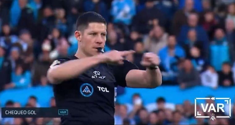 Ramírez anuló el gol de Sosa mediante el VAR. Foto: Captura