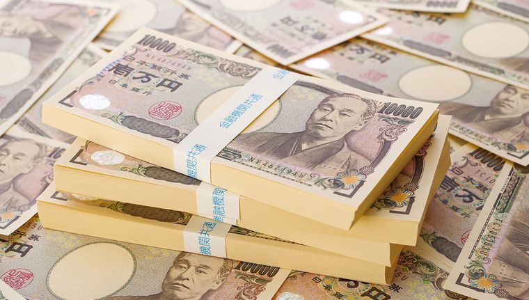 El yen japones se debilitó en los últimos meses y golpeó a la Bolsa de Tokio. Foto: Shutterstock