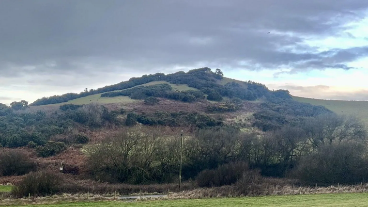 La colina en Inglaterra en la que supuestamente reposan los restos de el vikingo Ivarr. La colina en Inglaterra en la que supuestamente reposan los restos de el vikingo Ivarr.