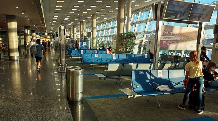 Aeroparque comenzará a operar un vuelo clave para los argentinos Foto: ALF PONCE MERCADO / MDZ