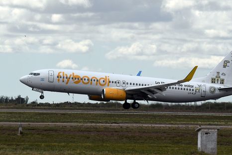 Desde hace varios meses Flybondi viene arrastrando problemas operativos, y hasta recibió una multa millonario por cuestiones relacionadas a la atención al consumidor. Desde hace varios meses Flybondi viene arrastrando problemas operativos, y hasta recibió una multa millonario por cuestiones relacionadas a la atención al consumidor.