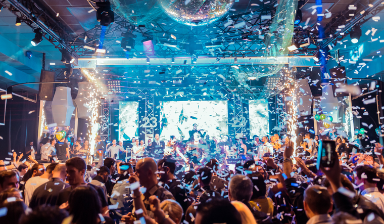 En Mendoza, hay una variada agenda de propuesta que incluye desde fiestas en importantes salones hasta cenas en restaurantes. En Mendoza, hay una variada agenda de propuesta que incluye desde fiestas en importantes salones hasta cenas en restaurantes.