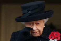 ¡le robaron! la reina isabel ii paso un mal momento