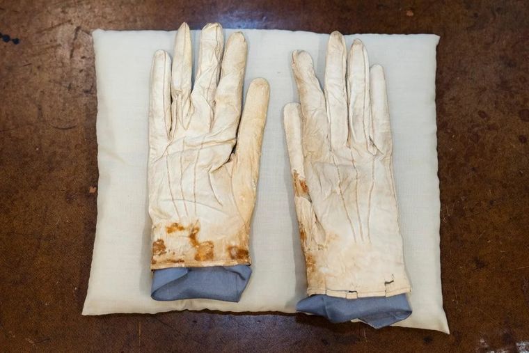 Los guantes que Abraham Lincoln llevaba puestos el día que lo mataron.
