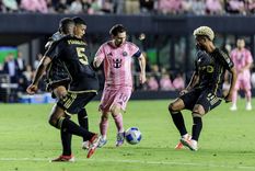 Messi marcó dos goles y ya le habían anulado uno de tiro libre. Foto: EFE Messi marcó dos goles y ya le habían anulado uno de tiro libre. Foto: EFE
