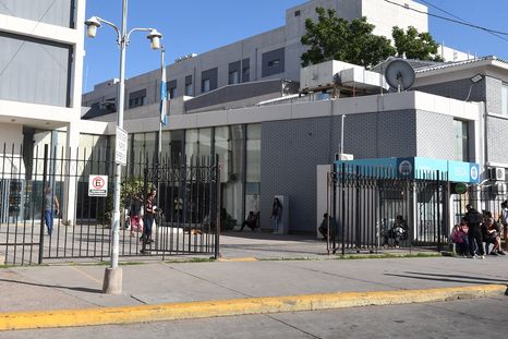 El herido fue trasladado al Hospital Lagomaggiore Foto: ALF PONCE MERCADO / MDZ