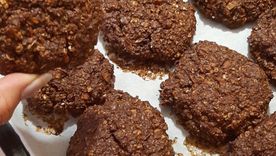 El secreto de las mejores cookies caseras: cacao, avena y una pizca de sal. El secreto de las mejores cookies caseras: cacao, avena y una pizca de sal.