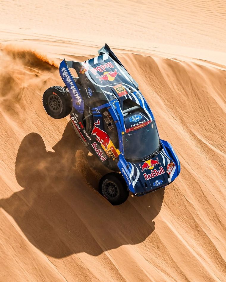Carlos Sainz, afectado por fallas en el GPS, quedó relegado en una etapa decisiva del Rally Dakar. Carlos Sainz, afectado por fallas en el GPS, quedó relegado en una etapa decisiva del Rally Dakar.